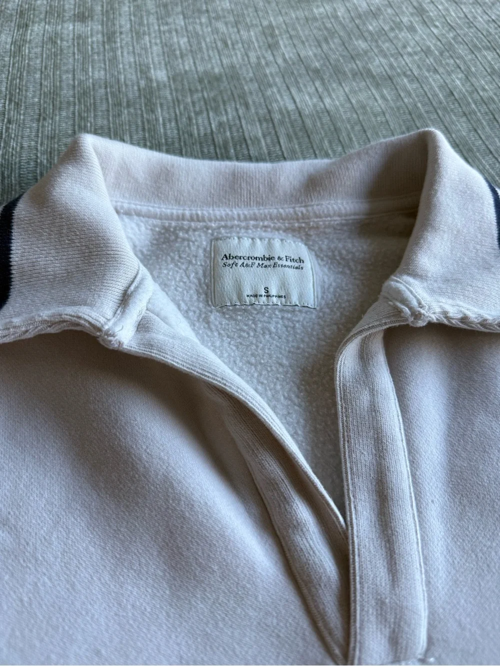 Women’s Abercrombie & Fitch Cream Collar Pullover
